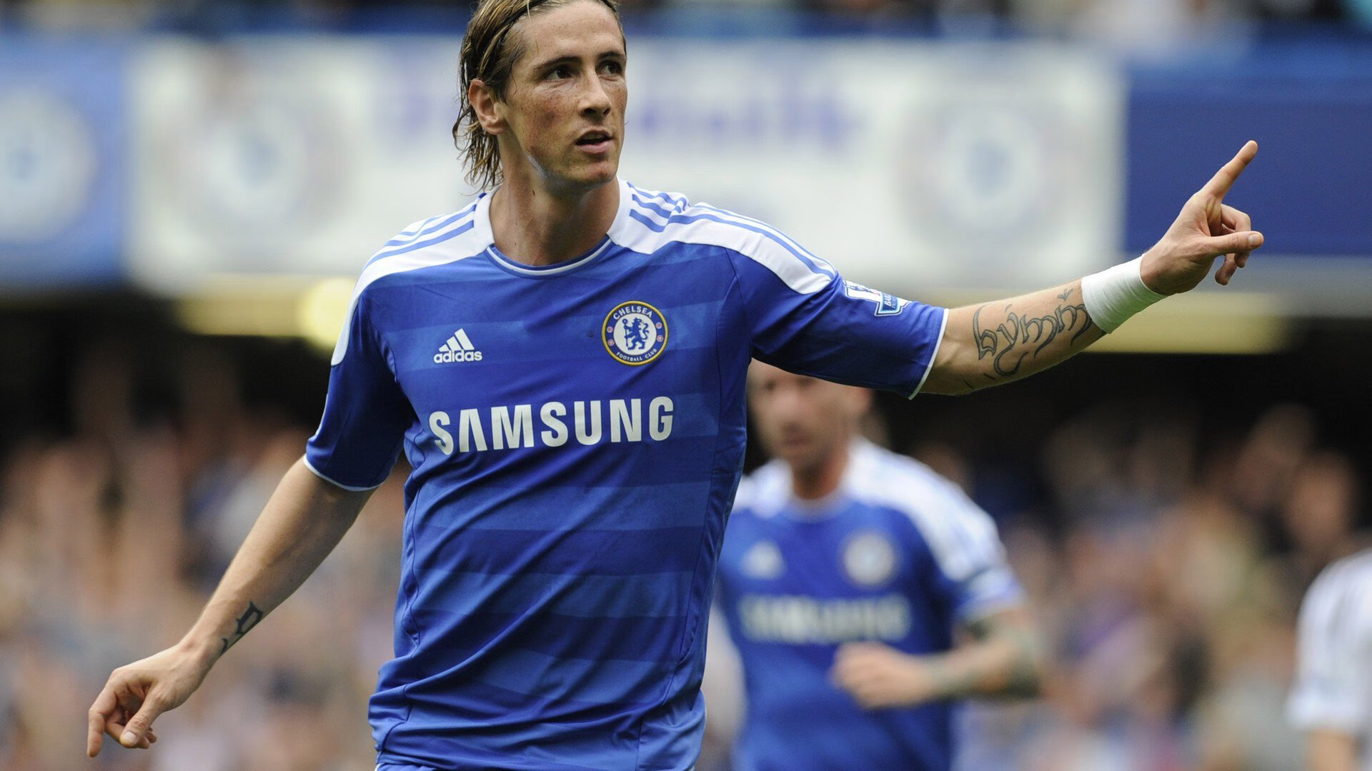 田径“赤脚沙坑起跳赛” 强调脚掌爆发力